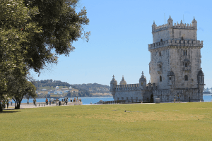 Jardim da Torre de Belém, em Lisboa, Portugal.