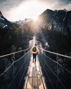Bridge in the Swiss Alps - Ponte nos Alpes Suíços