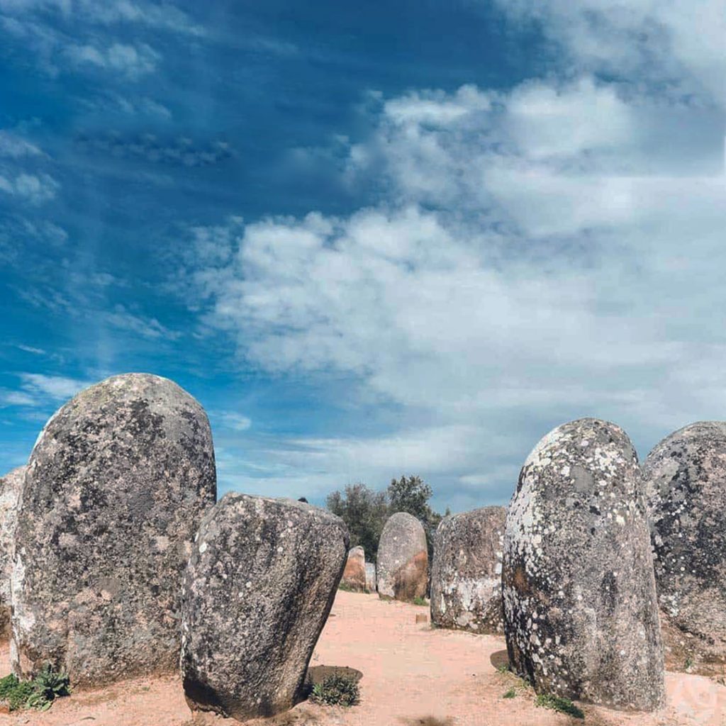 Céu sobre o Cromeleque dos Almendres, semelhante ao stonehenge, em Évora