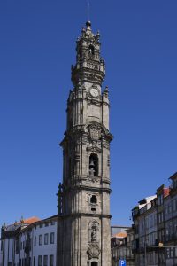 Foto de la torre de los clerigos en oporto, sobre que hacer en oporto